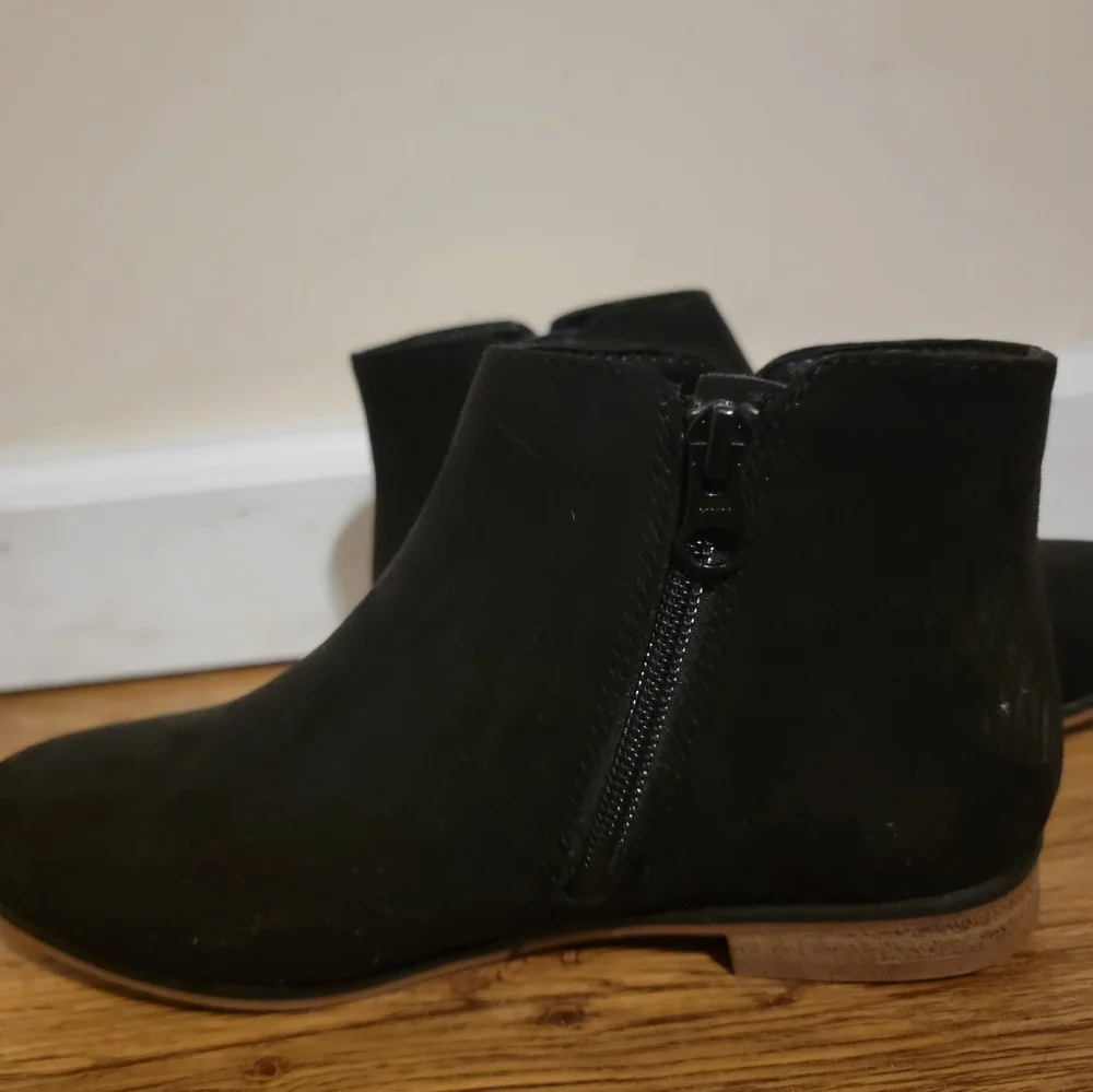 Cat & Jack Girls Black Suede Ankle Boots Size 3
